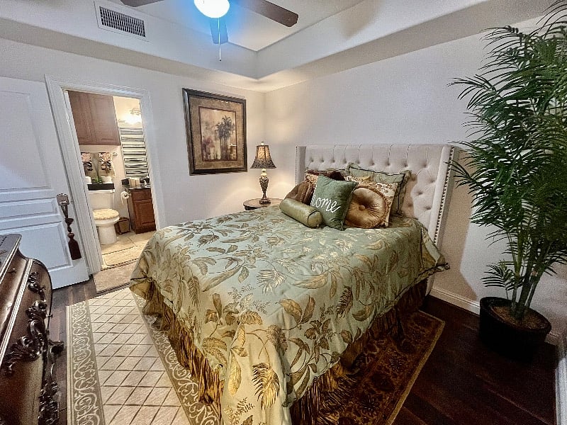 Private Full Bathroom (Angle from private bedroom)