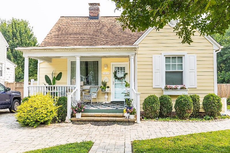 I look forward to welcoming you to my designer cottage and wellness retreat.