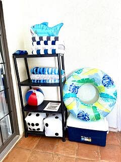 Pool towel rack 
