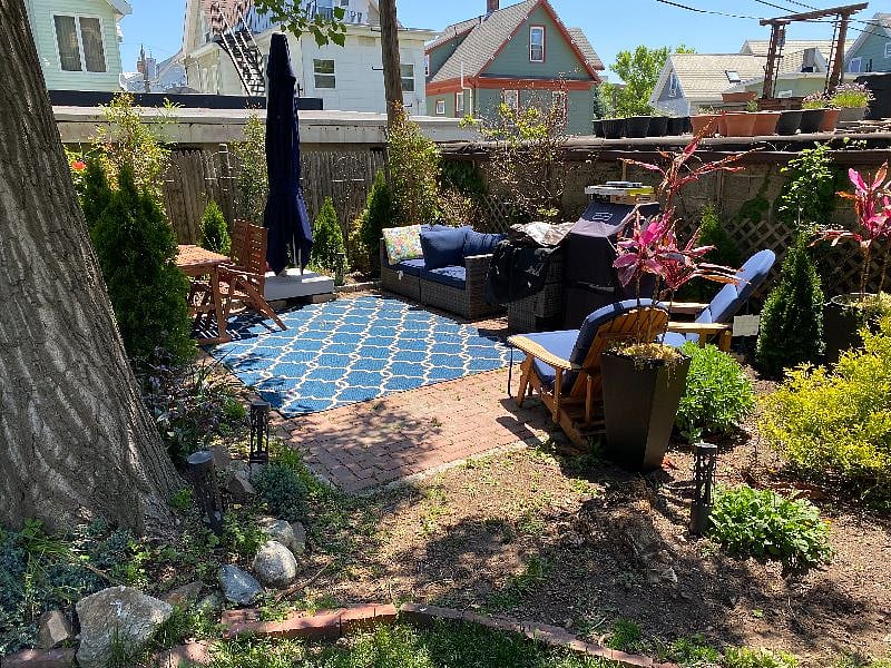 Outdoor patio to relax/BBQ