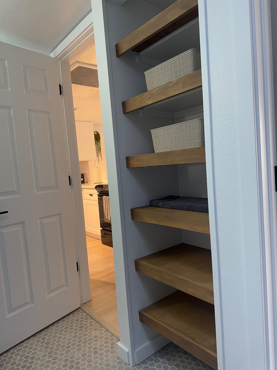 Open shelves in the bathroom