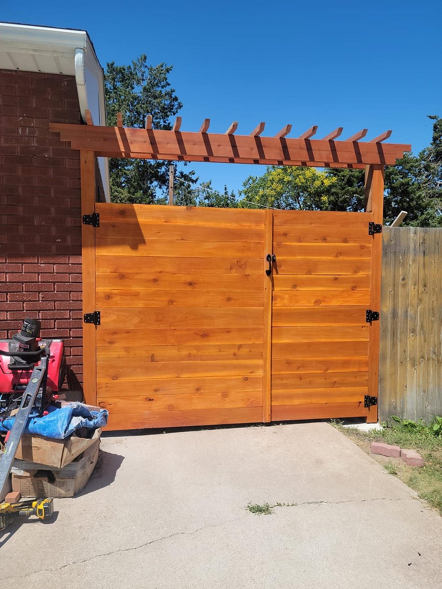 Entry gate to rear entrance.