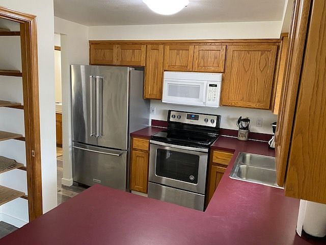 Kitchen with Full Size Appliances