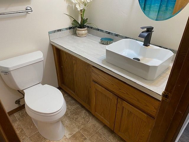Full Hallway Bathroom