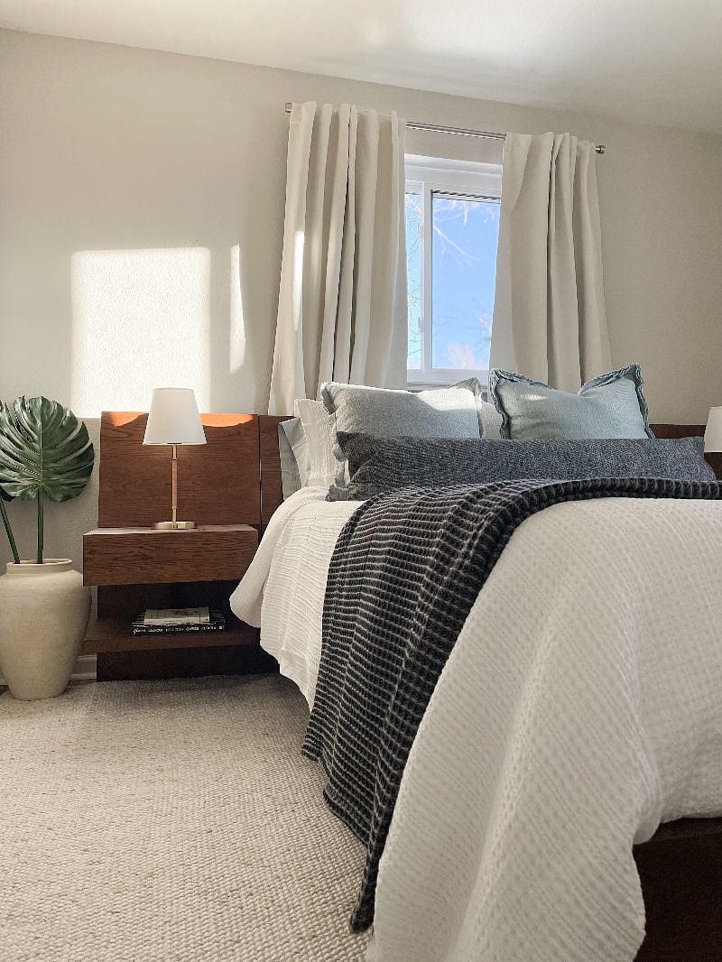 Queen bed in second bedroom on main floor
