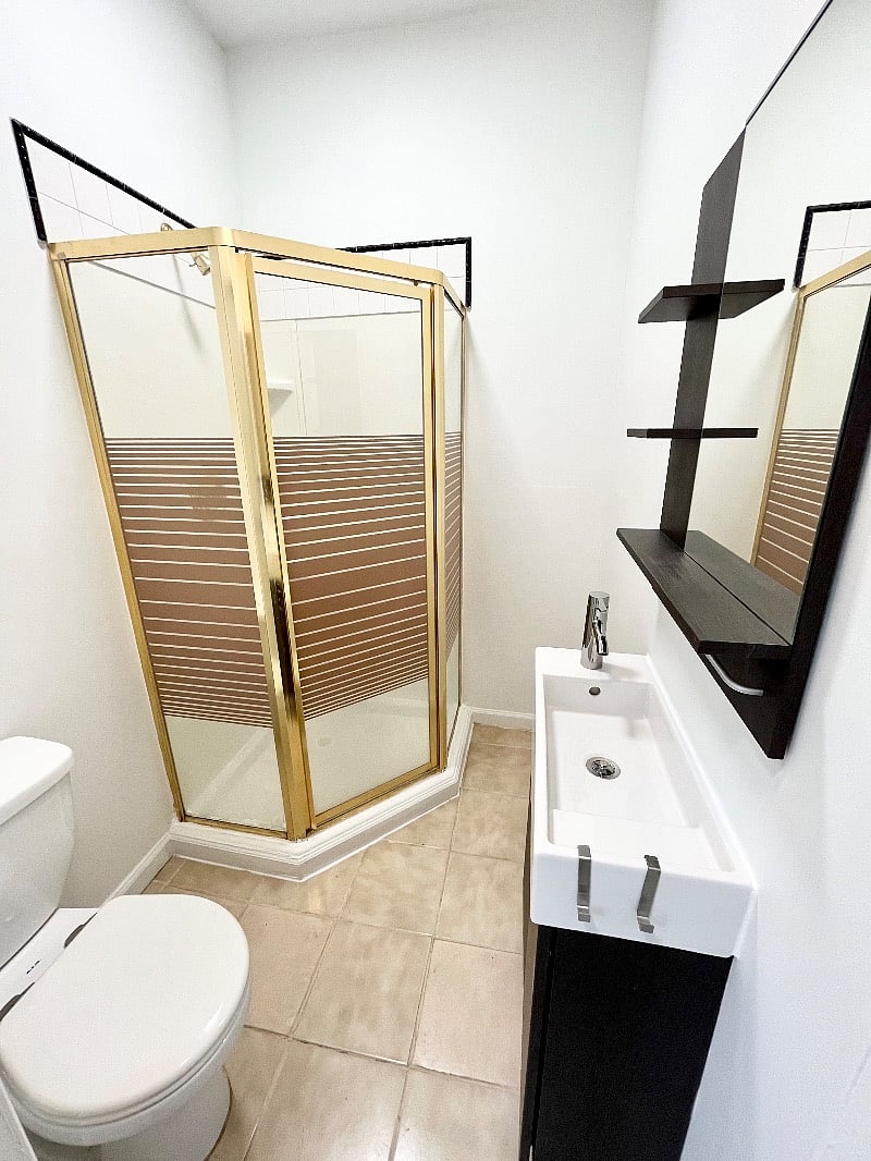 Full bathroom in rear studio