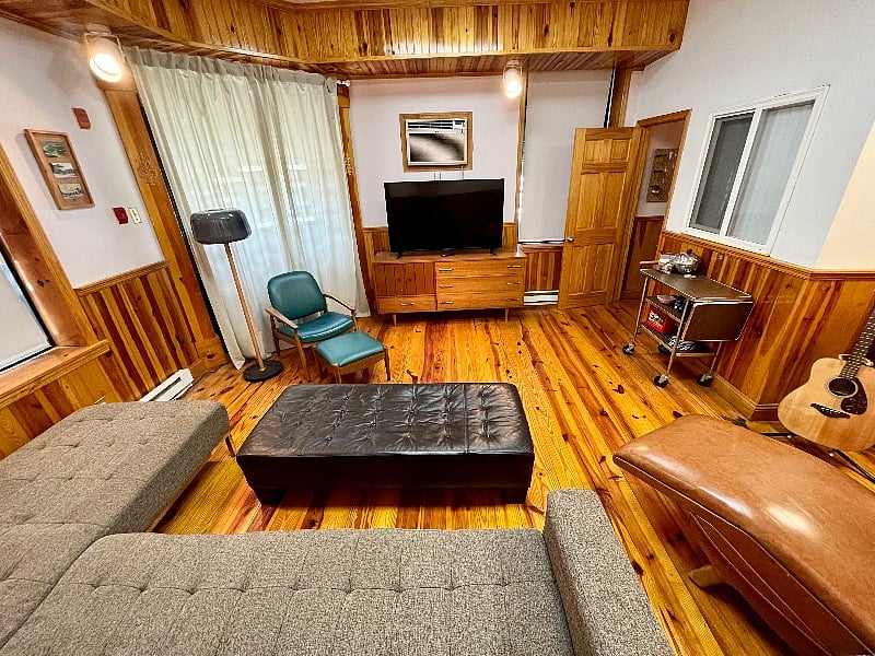 Front living room/office area
