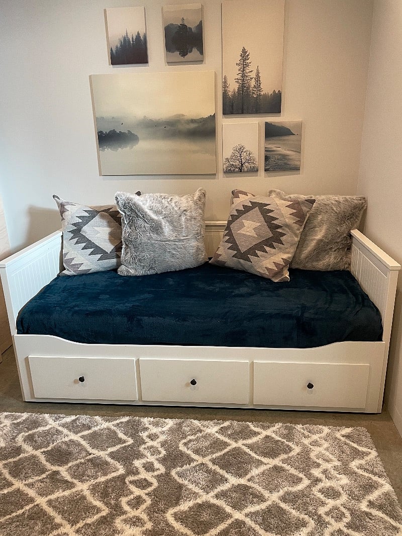 Second bedroom twin daybed converts to a full.