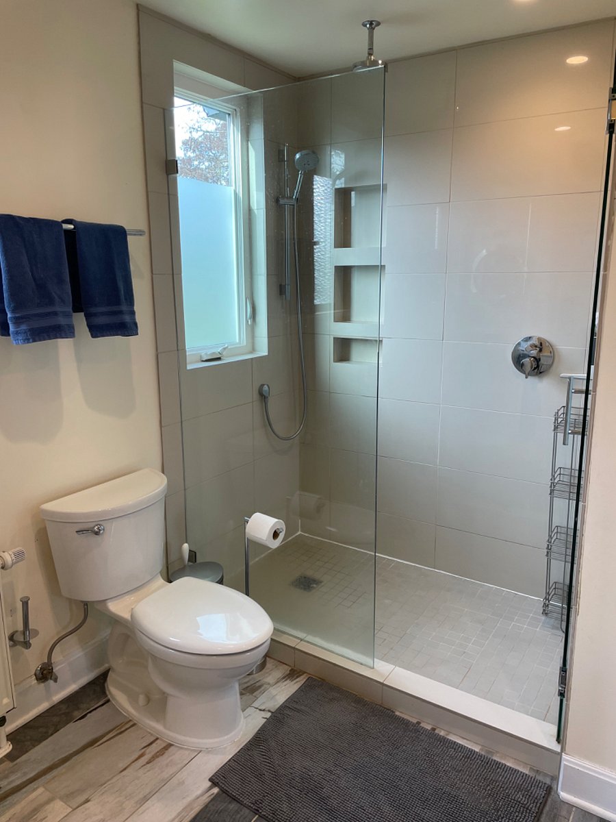 Large shower with regular/rain shower heads available