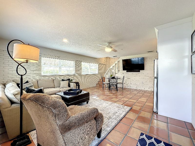 Family Room/TV