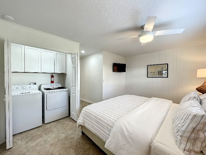 Full Size Washer/Dryer in Closet