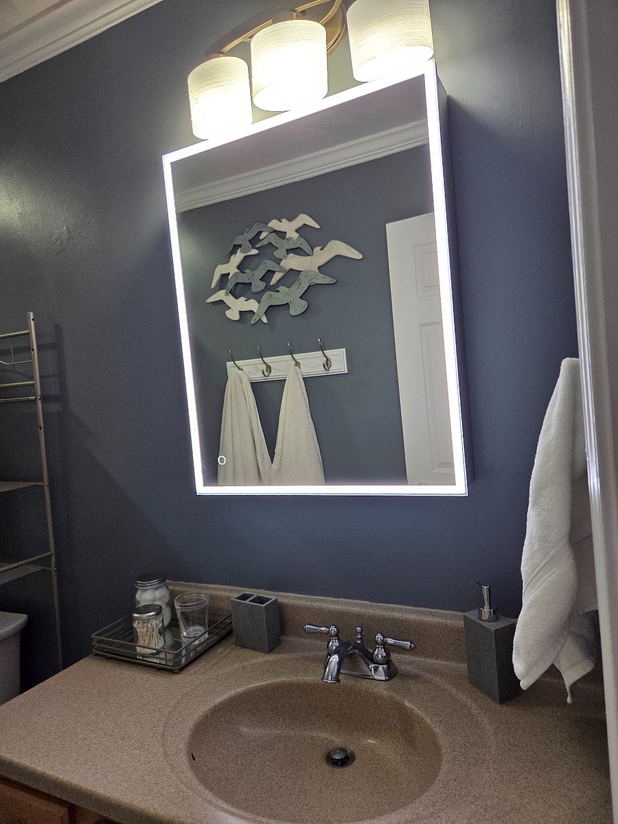 Lit mirror