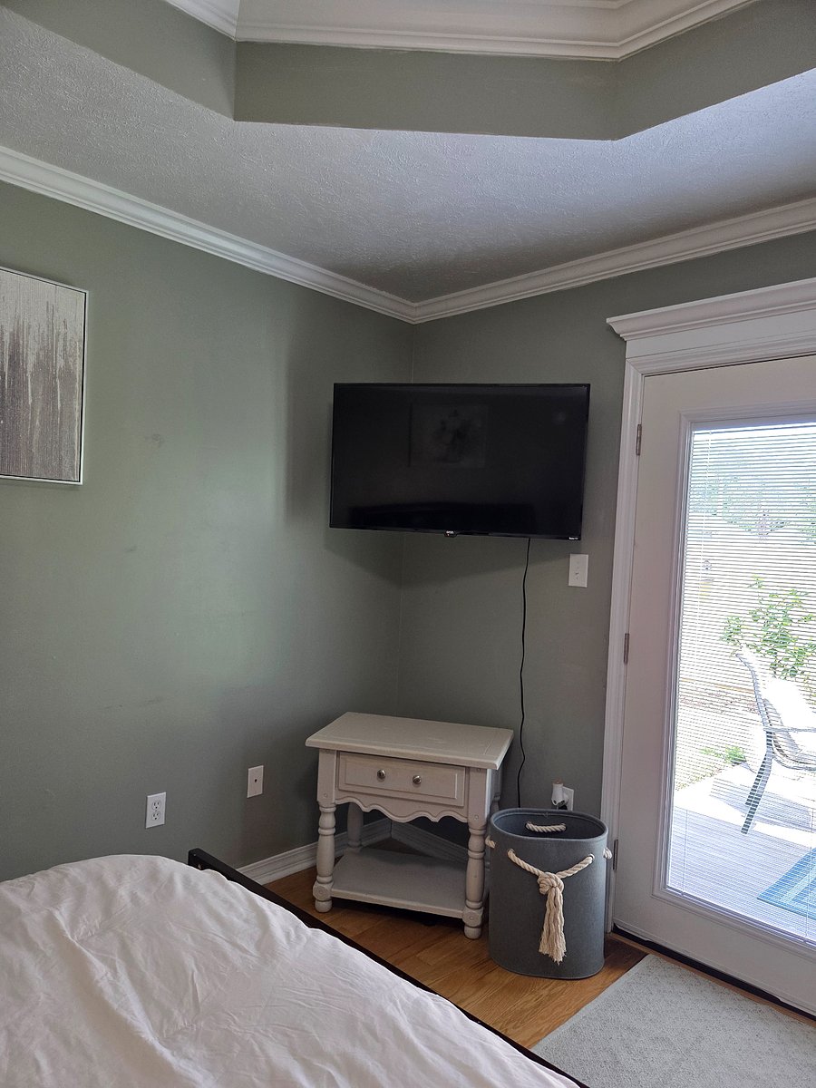TV master bedroom