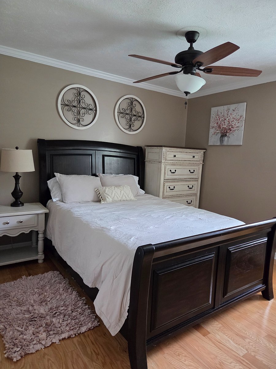 Bedroom 2 with wall mounted TV