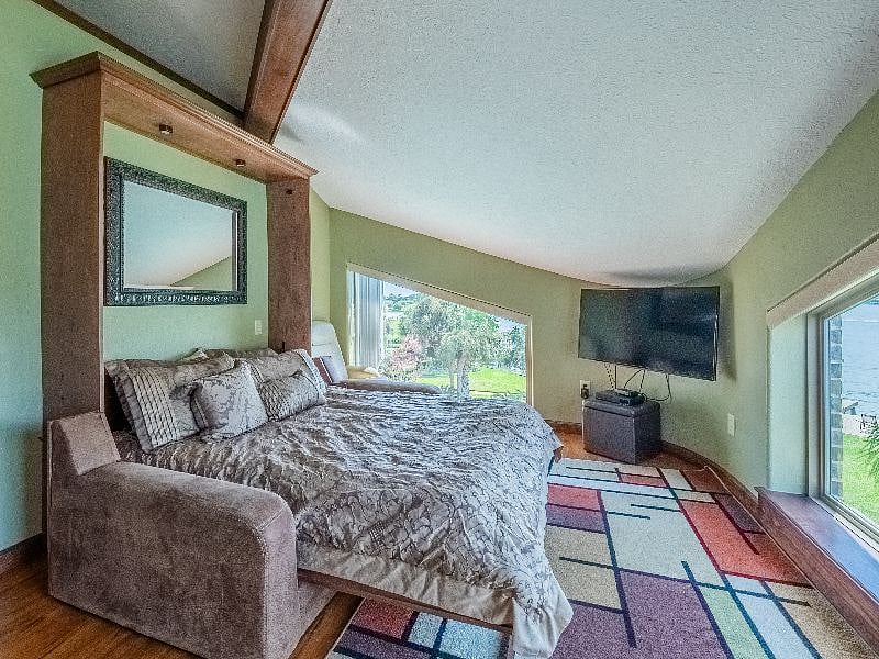 Efficiency with lake views, murphy bed that converts to a couch, kitchenette, laundry room, walkin closet, private access or connects to the primary bedroom hallway
