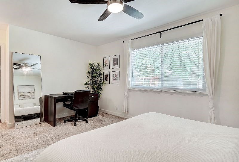 Office workspace set-up including printer (can be set up in either guest room at your request)
