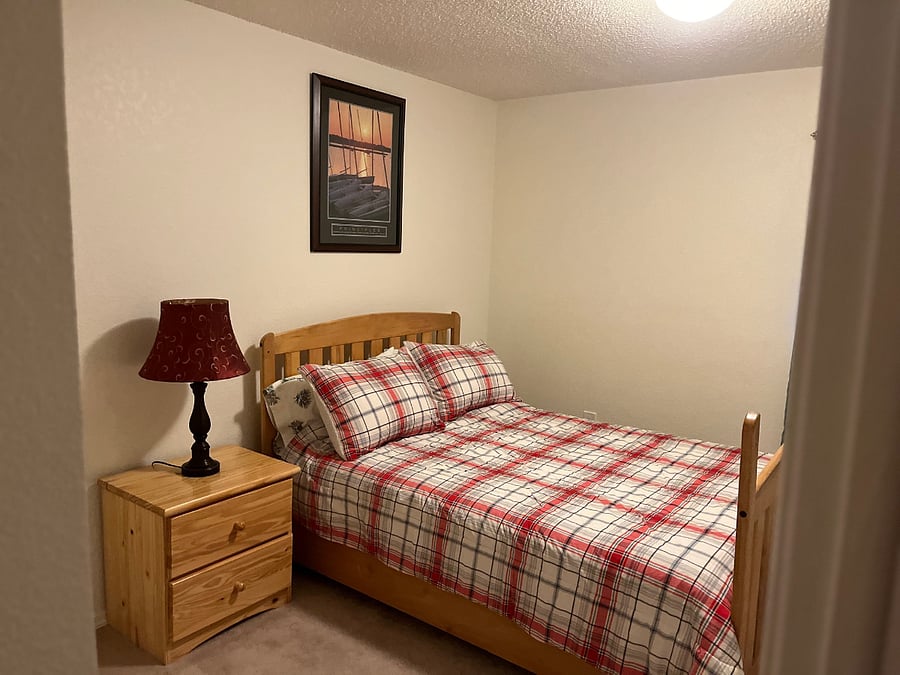 Bedroom Full-sized bed
