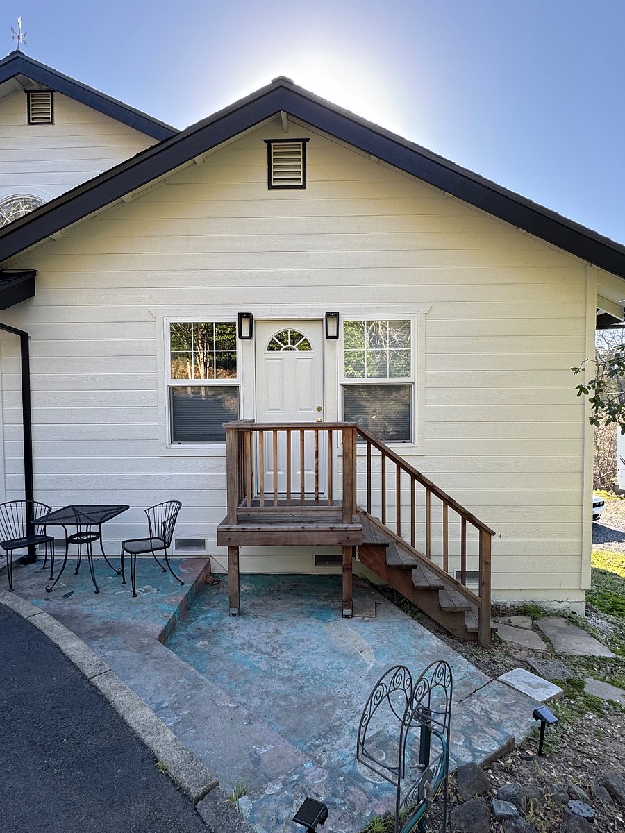 Furnished Finder property 541984_1 photo 2