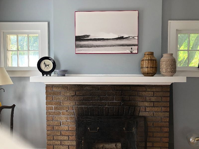 Fireplace in living room although it is not permitted to be used due to insurance.
