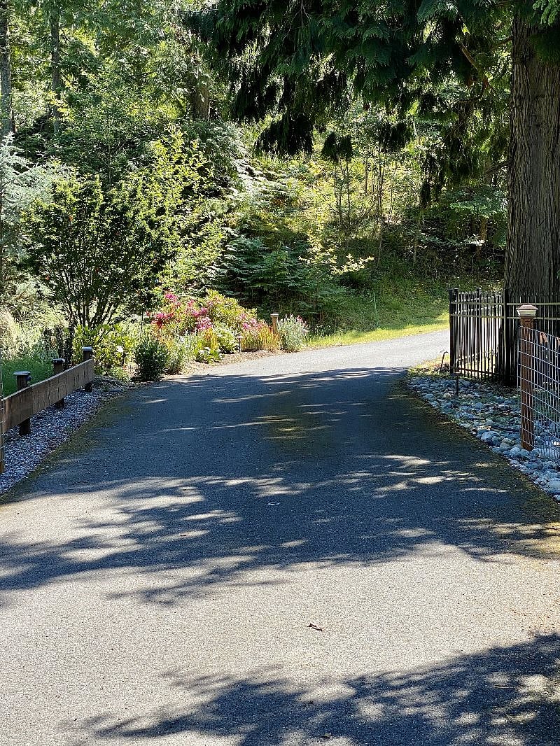 driveway to the property