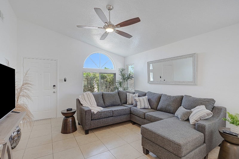 Furnished Finder property 542273_1 photo 3