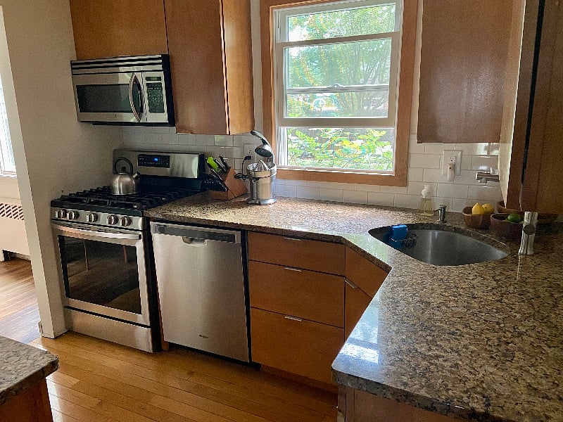 Kitchen
Dishwasher
Gas Stove
Microwave
Breville Juicer
Nespresso Machine