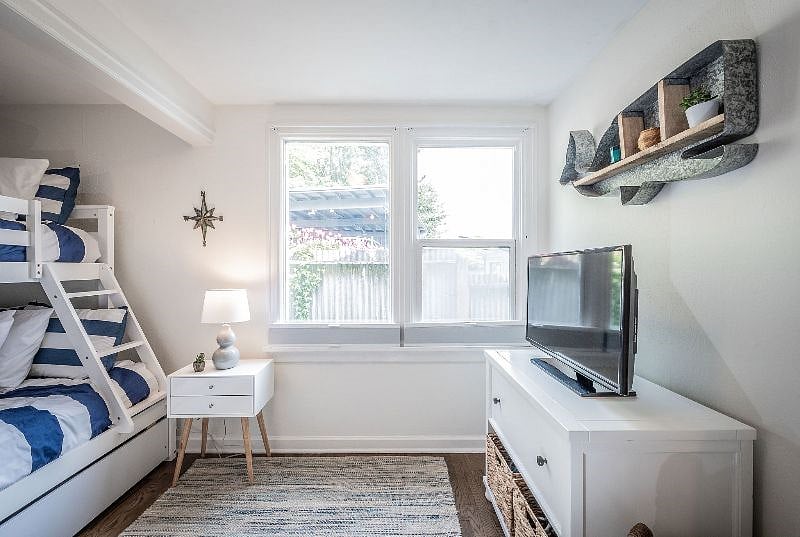 Bunk Room with 32" Smart TV