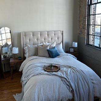 Lush Queen Bed and Bedding with Amazing View of the City!
