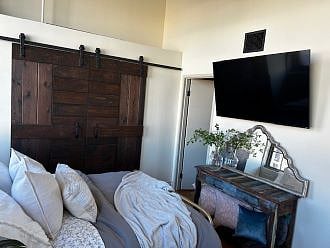 Bedroom with En Suite Bathroom