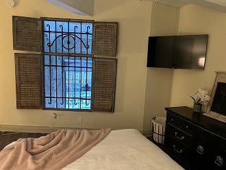Unique Loft Window with Amazing Views - Loft