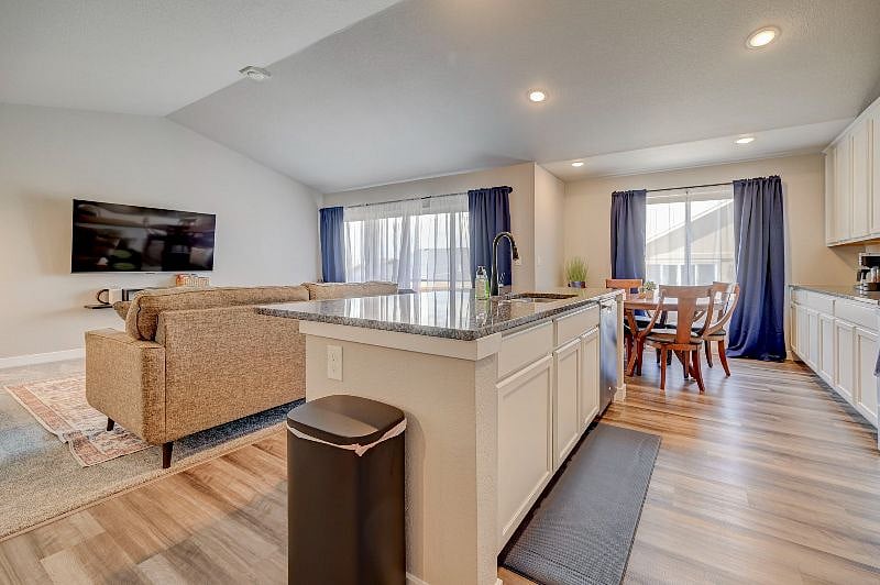 Furnished Finder property 542893_1 photo 16