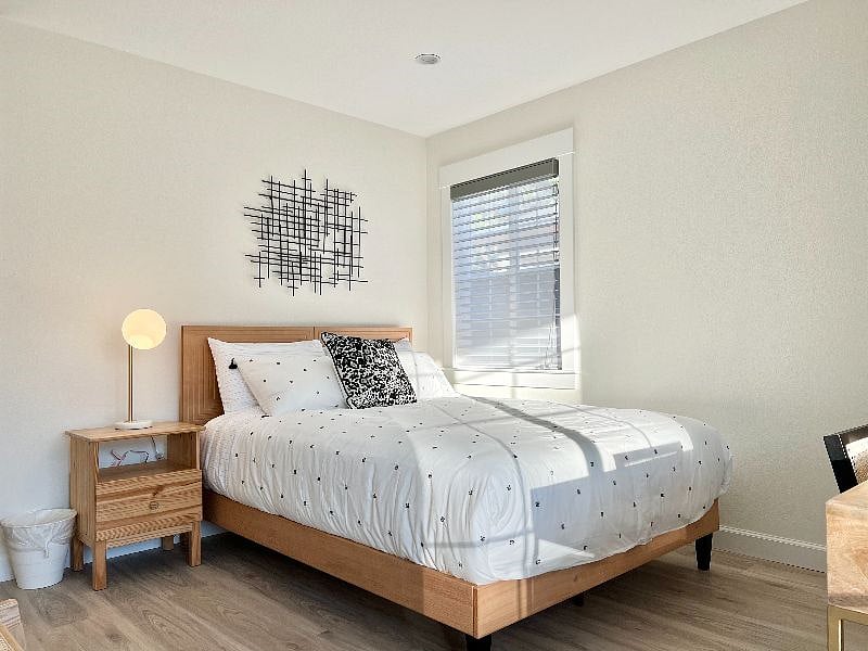 master bedroom, queen bed