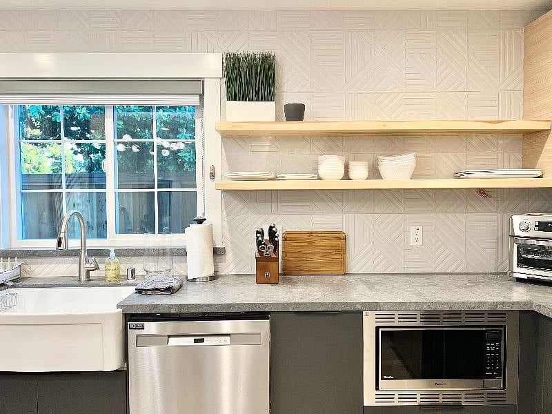 Counter-to-ceiling Italian tile wall