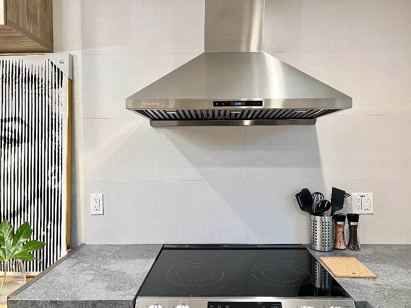 Counter-to-ceiling tile backsplash