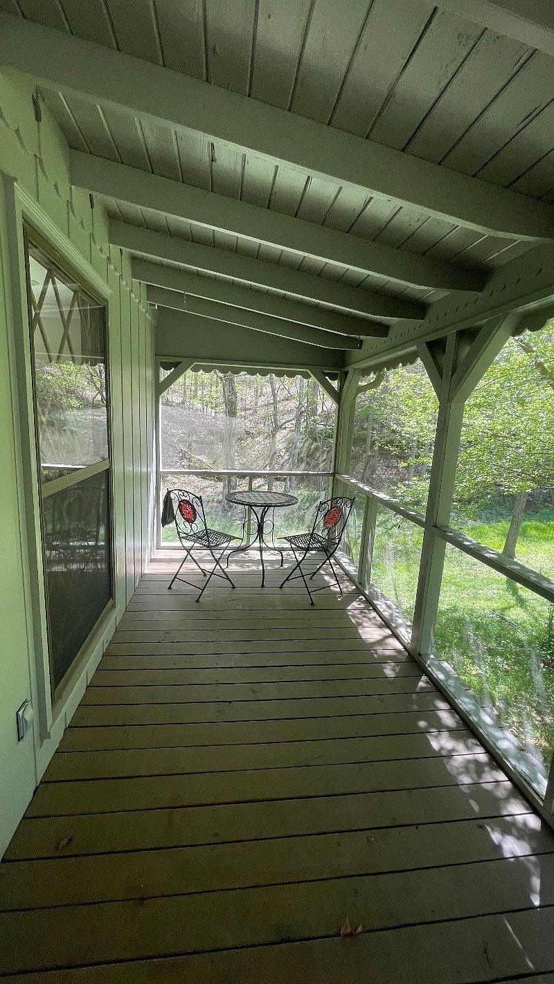 Screened-in Front Porch