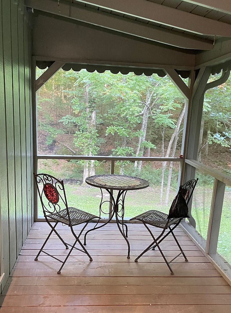 Screened-in Front Porch