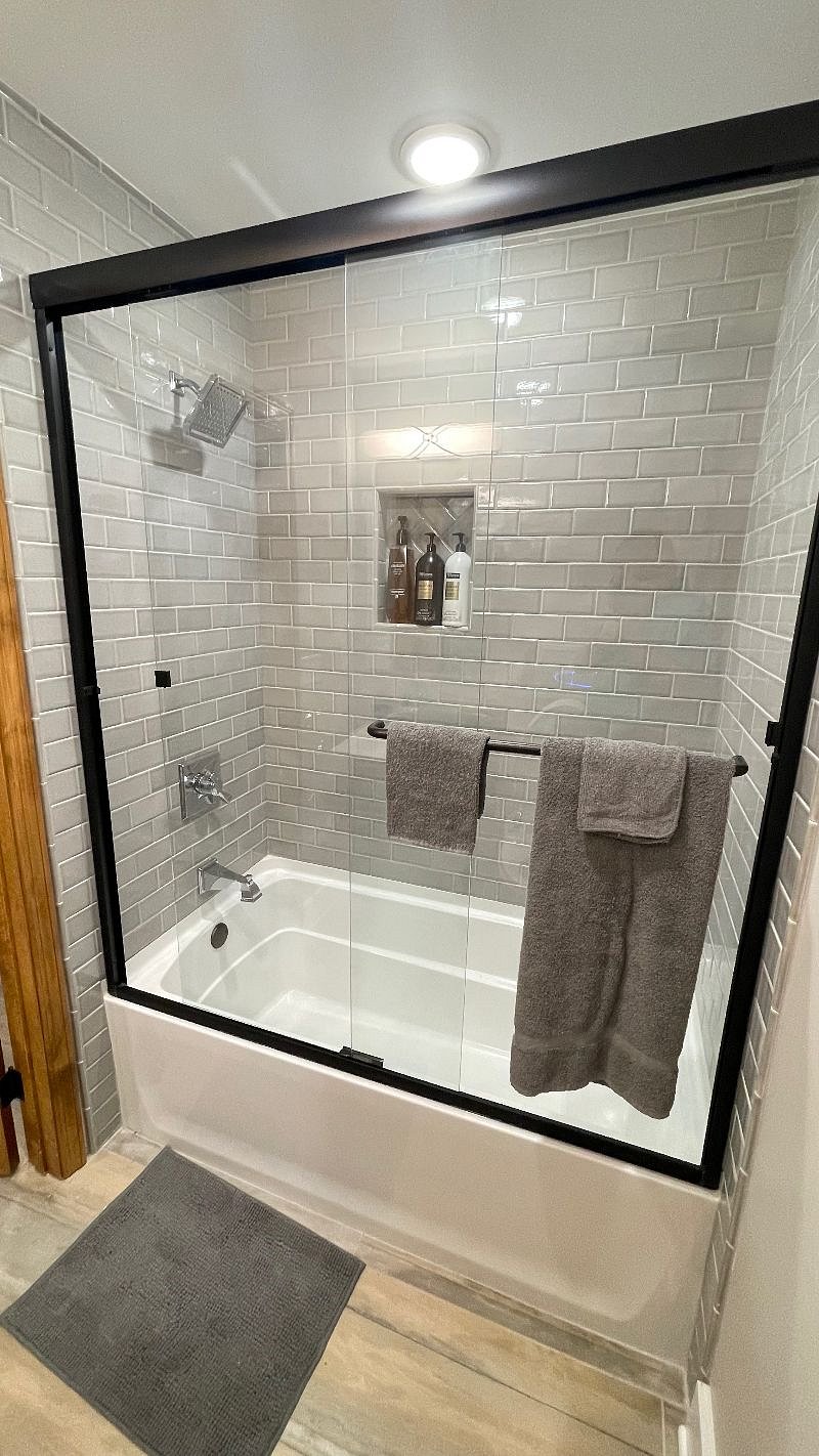 Rainshower and Tub Second Bathroom