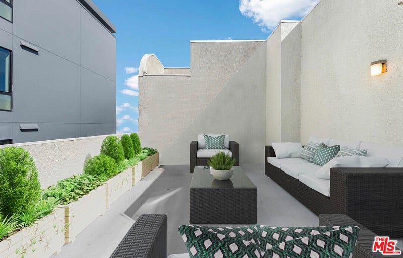 Beautiful outdoor roof private for this unit