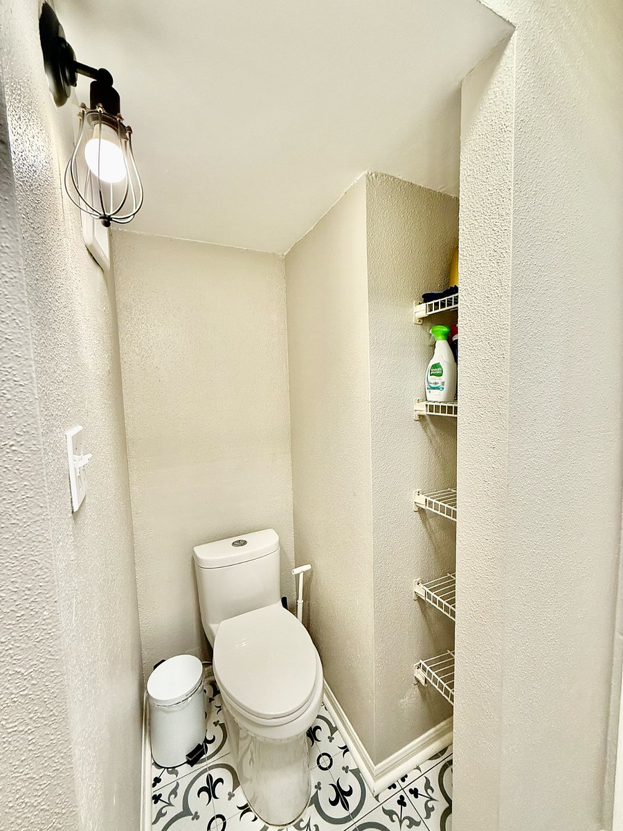 Restroom - connected both bedrooms