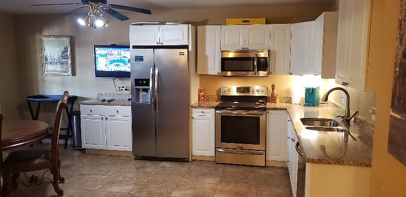 Casita kitchen, fully equipped with everything... opens to pool and patio! Shared by casita bedrooms #1,2 &3. 