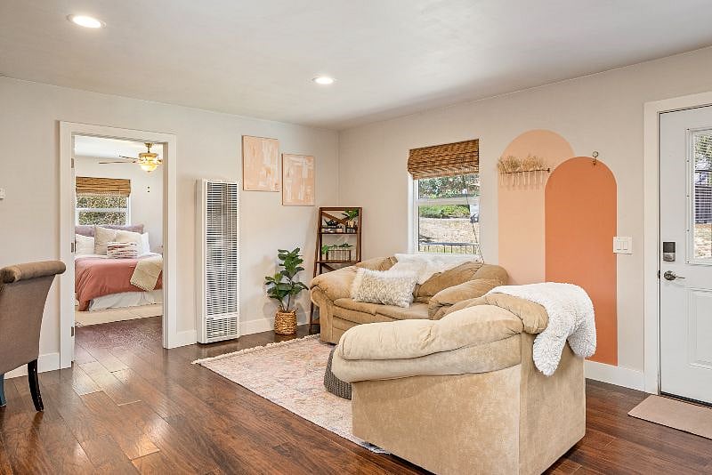 Furnished Finder property 543730_1 photo 3