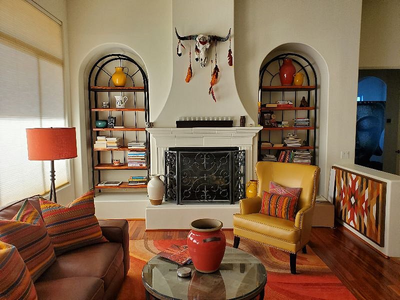 GRAND CANYON ROOM w/Fireplace
