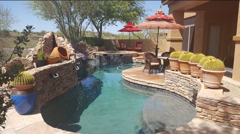 POOL/PATIO