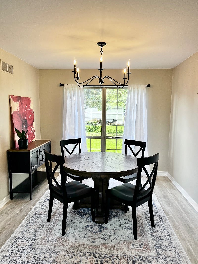 Inviting dining room with seating for 4/
