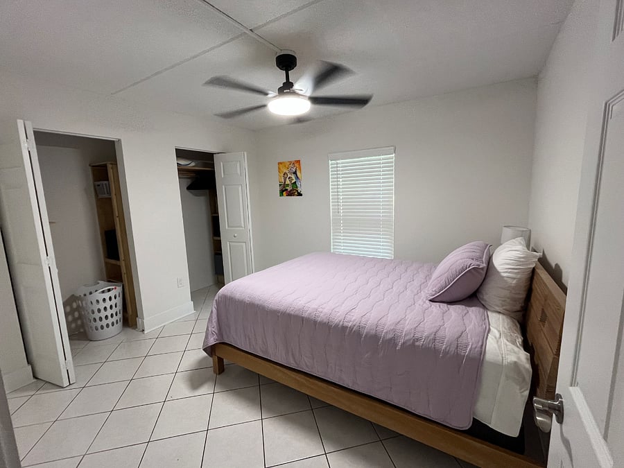 2nd bedroom with queen size