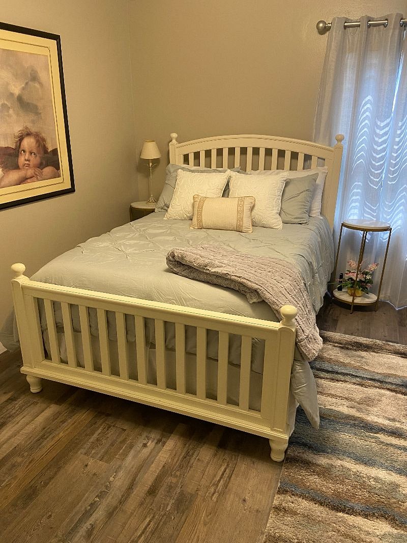 Upstairs guest bedroom