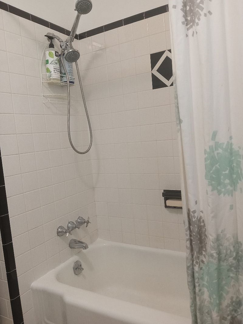 Bathroom Bathtub