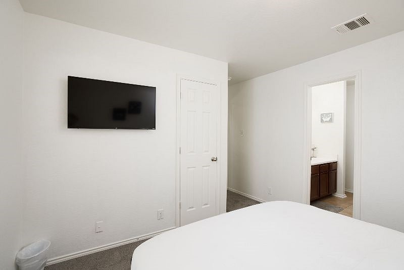 Furnished Finder property 544202_1 photo 30