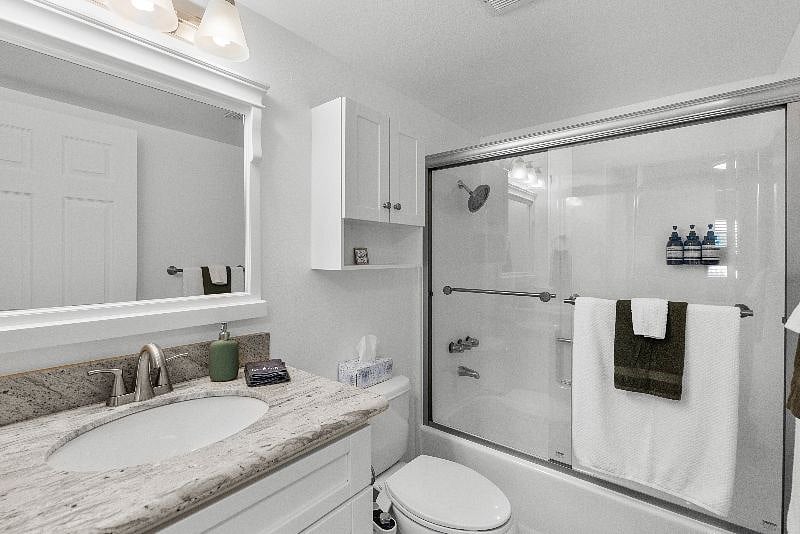 2nd Bathroom (Downstairs)