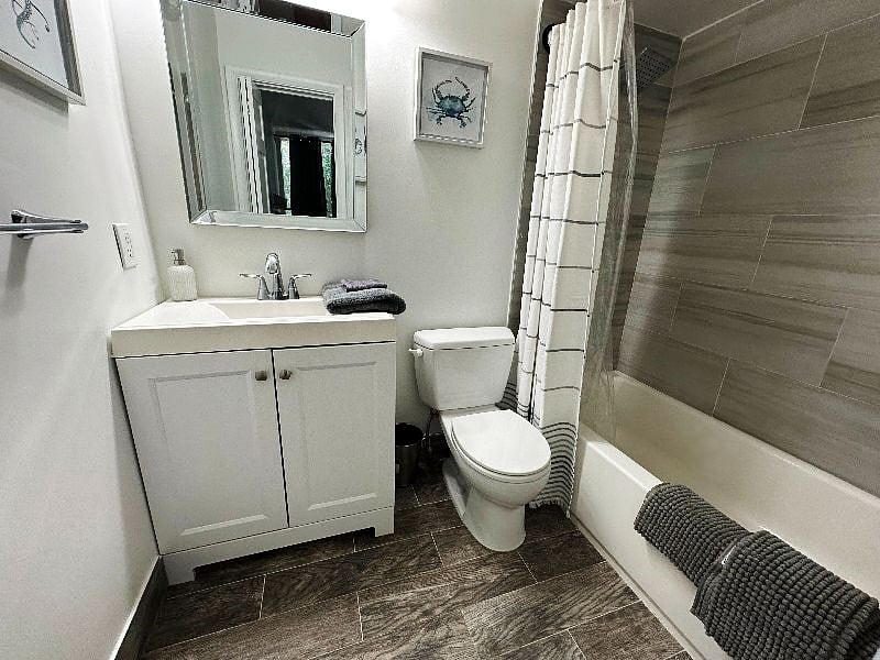 Bedroom 2  Ensuite, Smart TV, and Spacious Closet